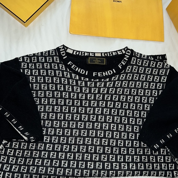 Authentic Fendi zucca shirt - Picture 5 of 11